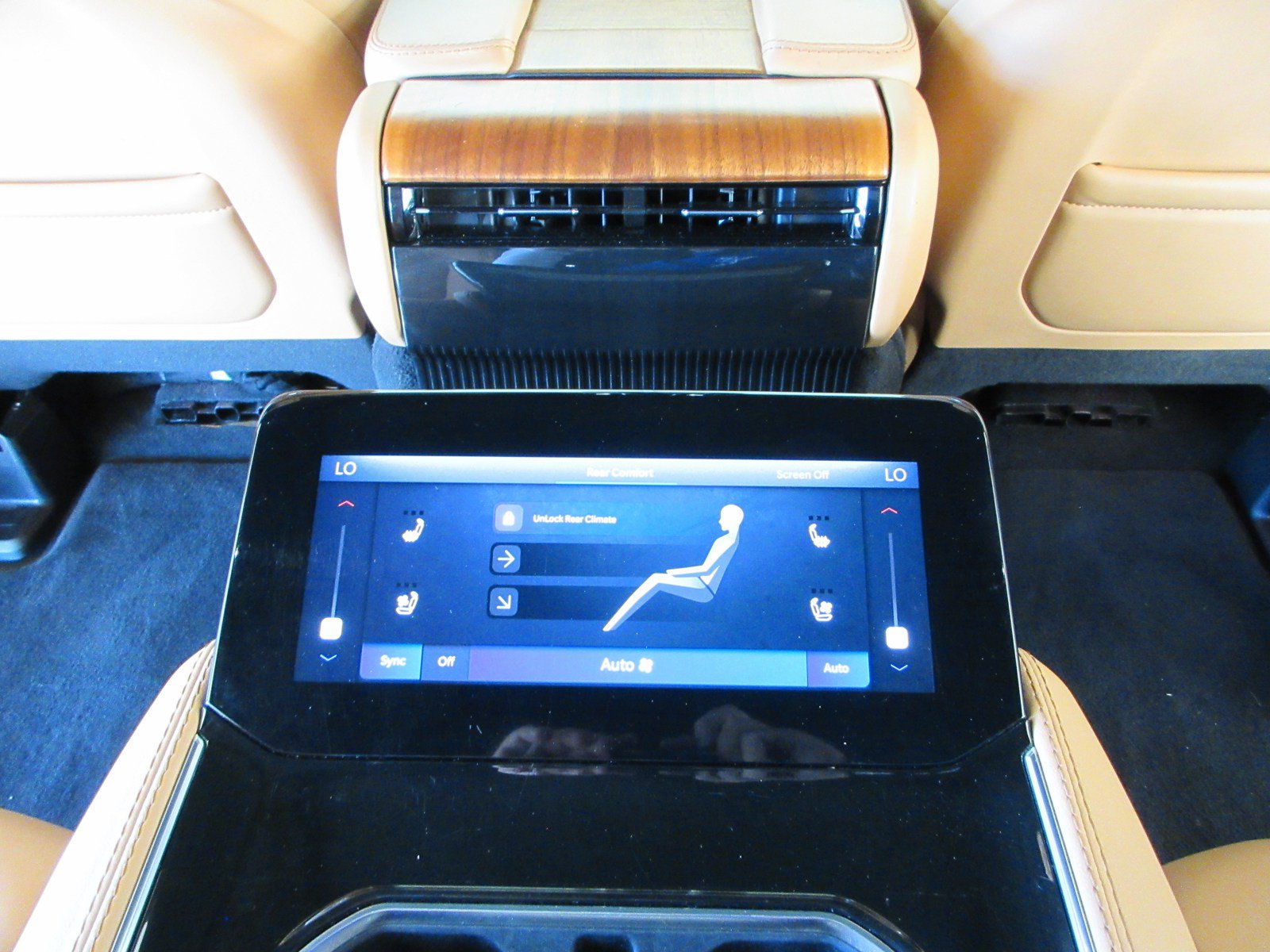 Used 2022 Jeep Grand Wagoneer Series III w/ Rear Seat Video Group 1 AWD/4WD image 26