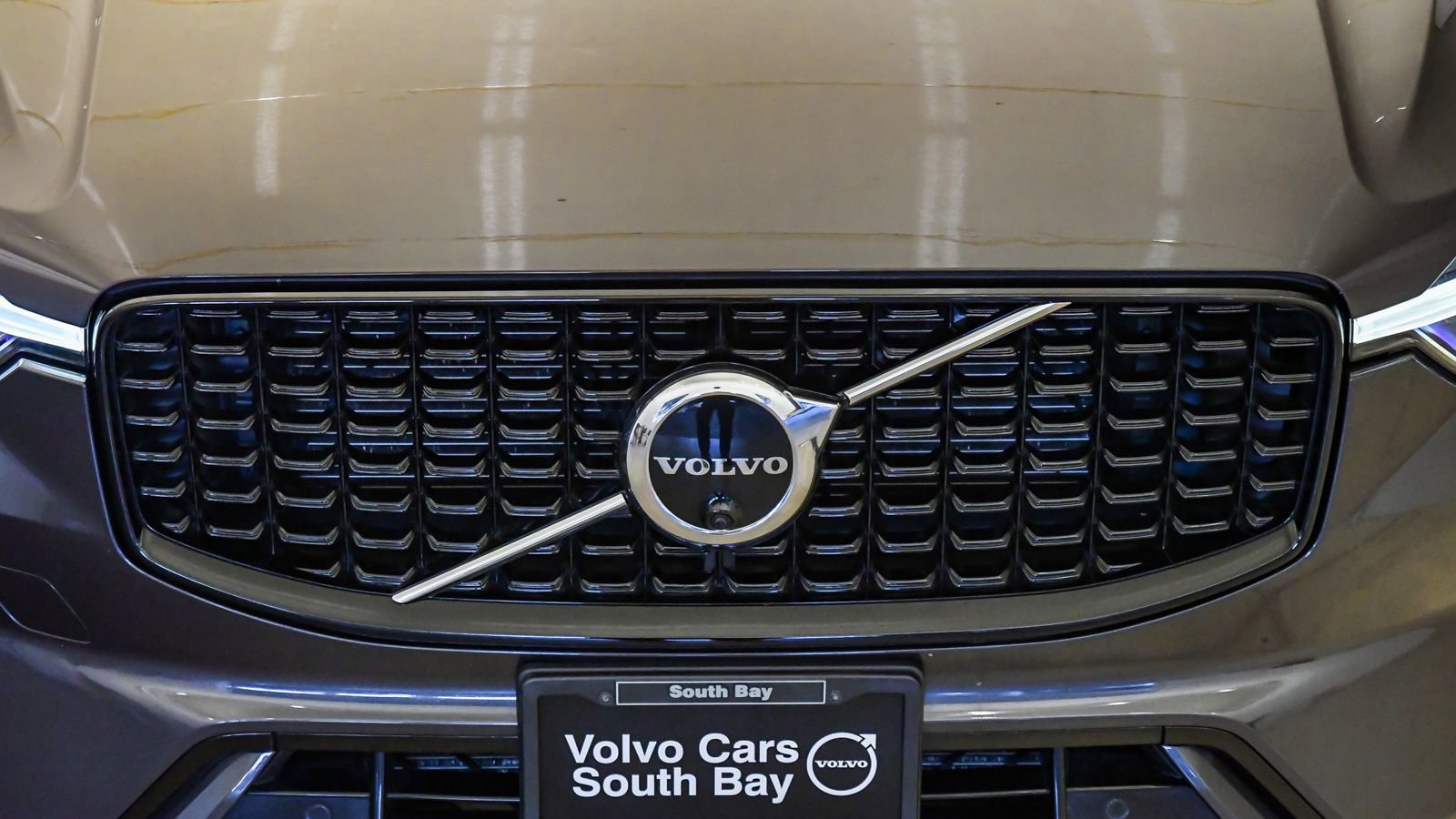 Certified 2023 Volvo XC60 B5 Plus w/ Climate Package AWD/4WD image 8