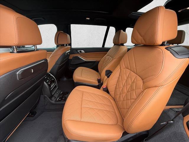 Used 2027 BMW X7 xDrive40i w/ Executive Package AWD/4WD image 17