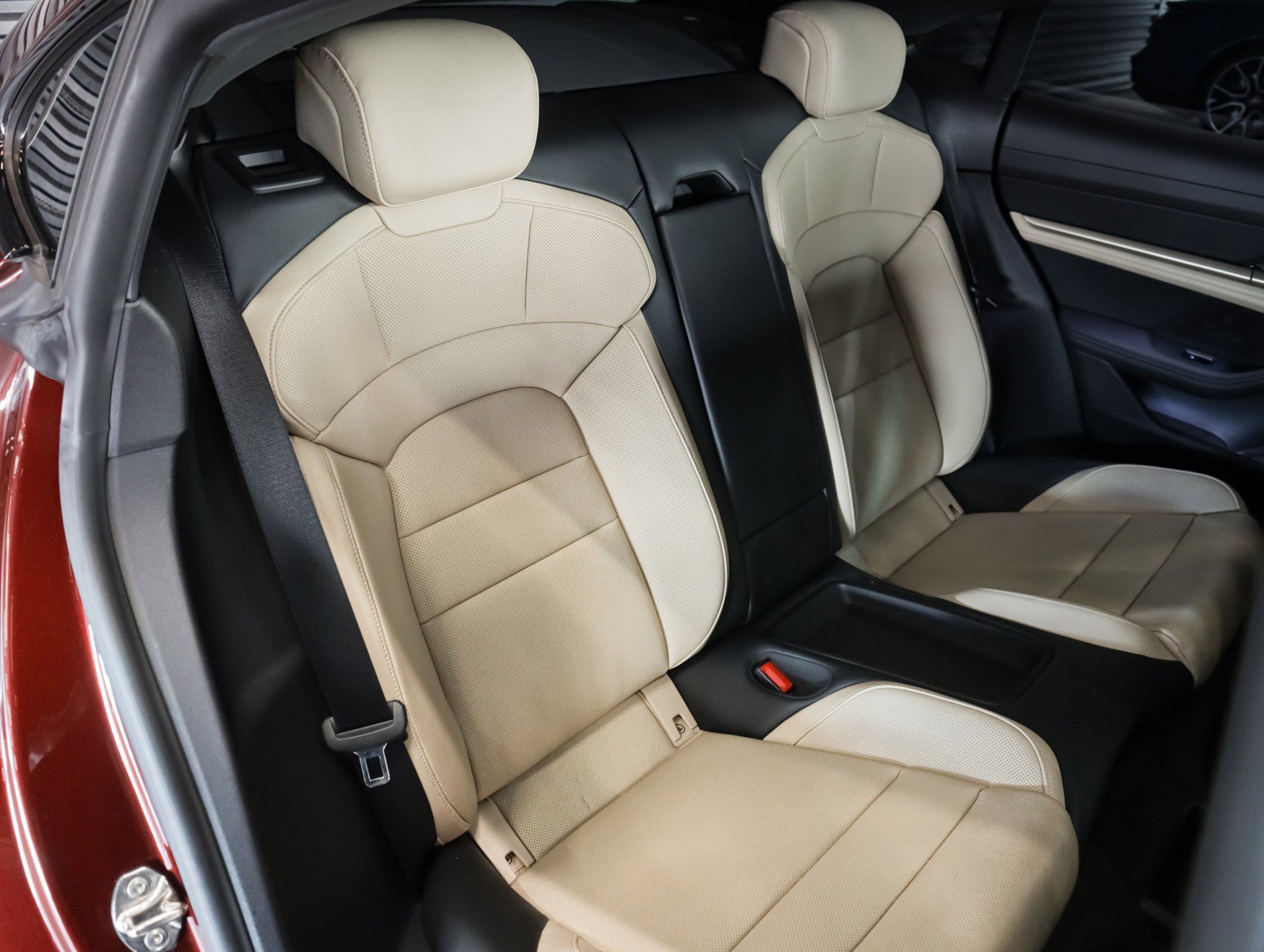 Used 2022 Porsche Taycan image 6