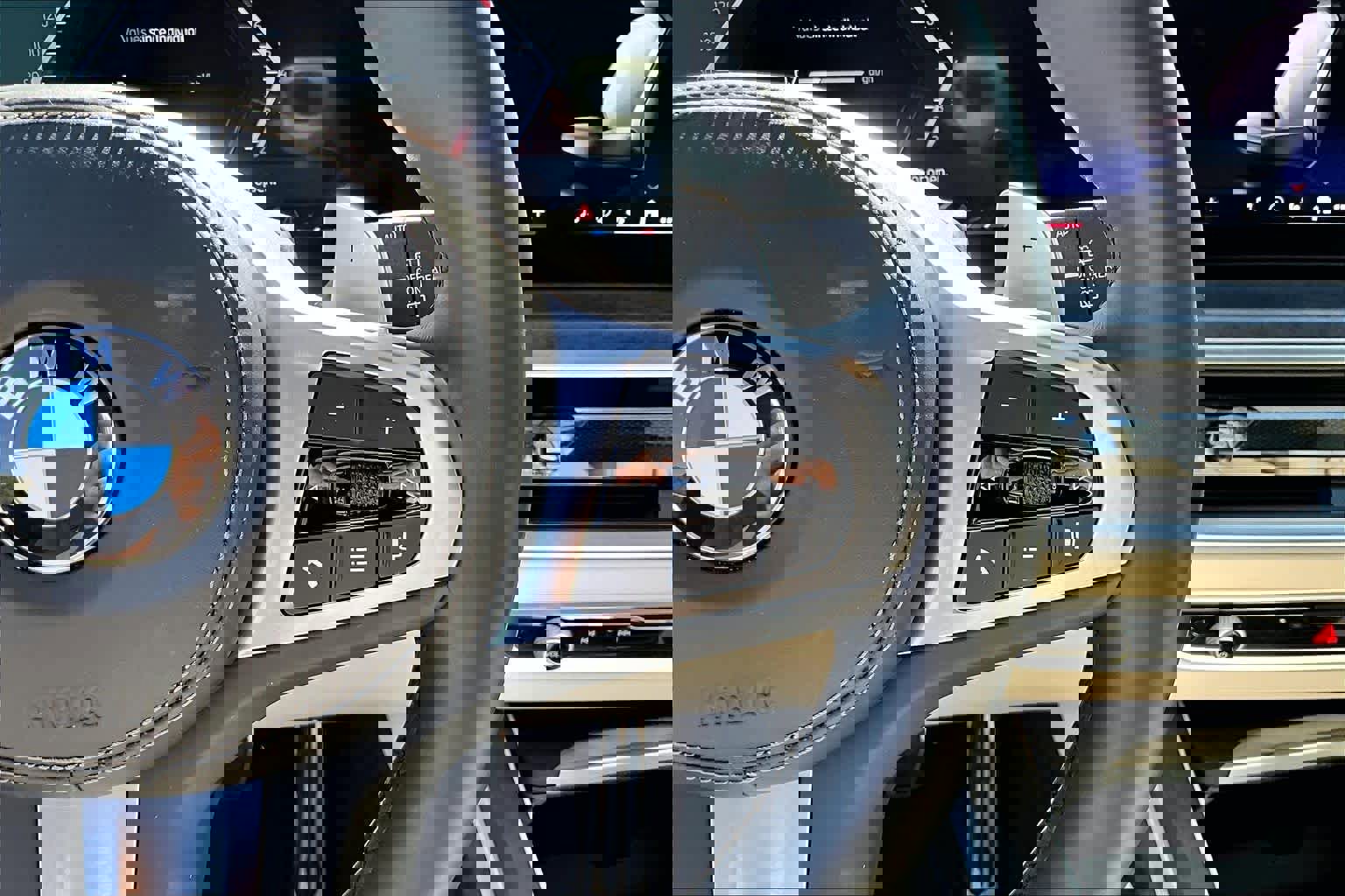 Certified 2025 BMW X7 xDrive40i w/ Executive Package image 25