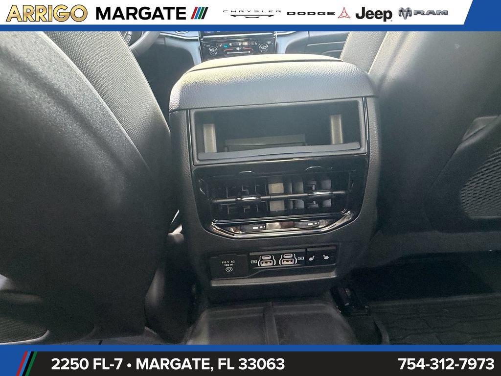 Used 2025 Jeep Grand Cherokee Limited w/ Luxury Tech Group II AWD/4WD image 12