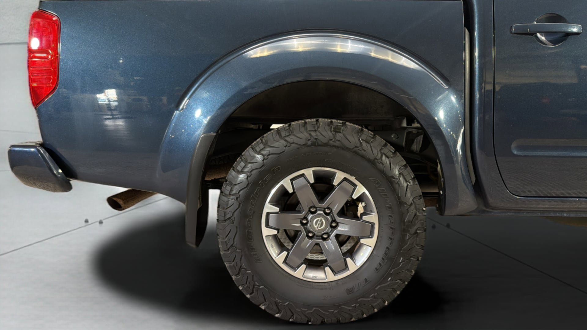 Used 2015 Nissan Frontier PRO-4X w/ Pro-4x Luxury Package AWD/4WD image 35