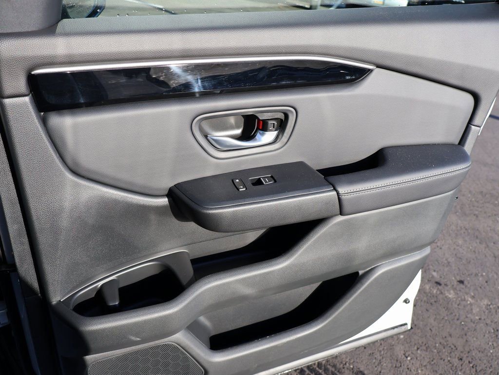 Certified 2025 Honda Pilot Touring image 11