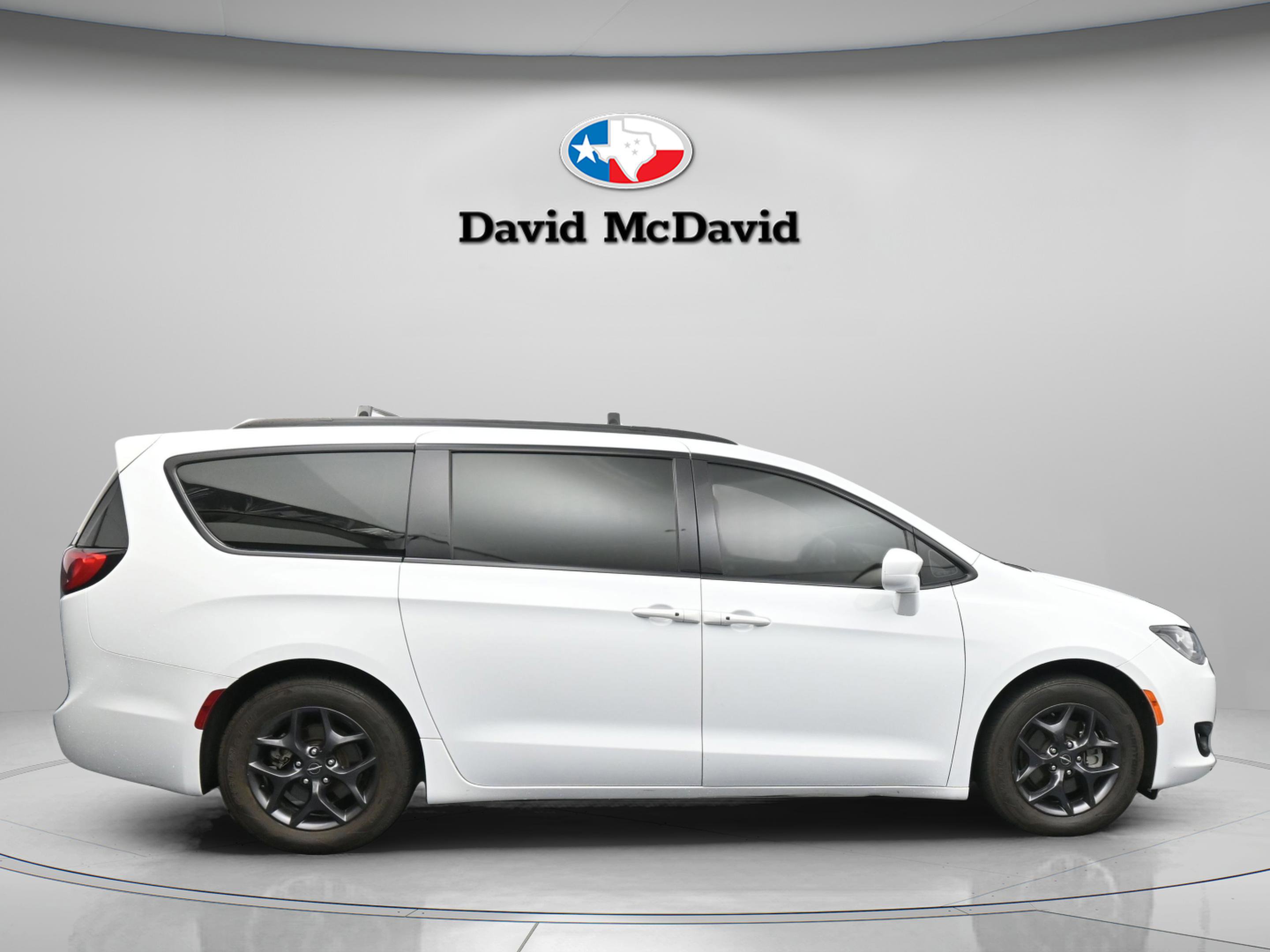 Used 2020 Chrysler Pacifica Touring-L w/ S Appearance Package image 9