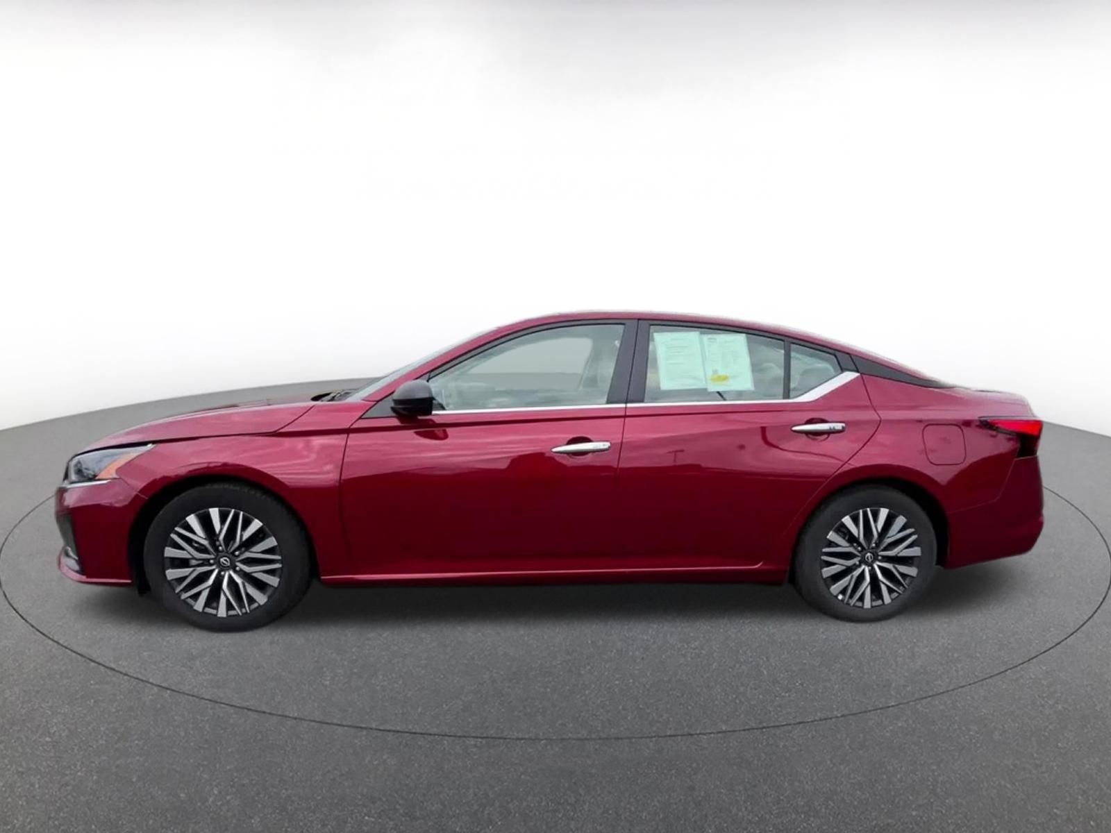 Used 2025 Nissan Altima 2.5 SV FWD image 7