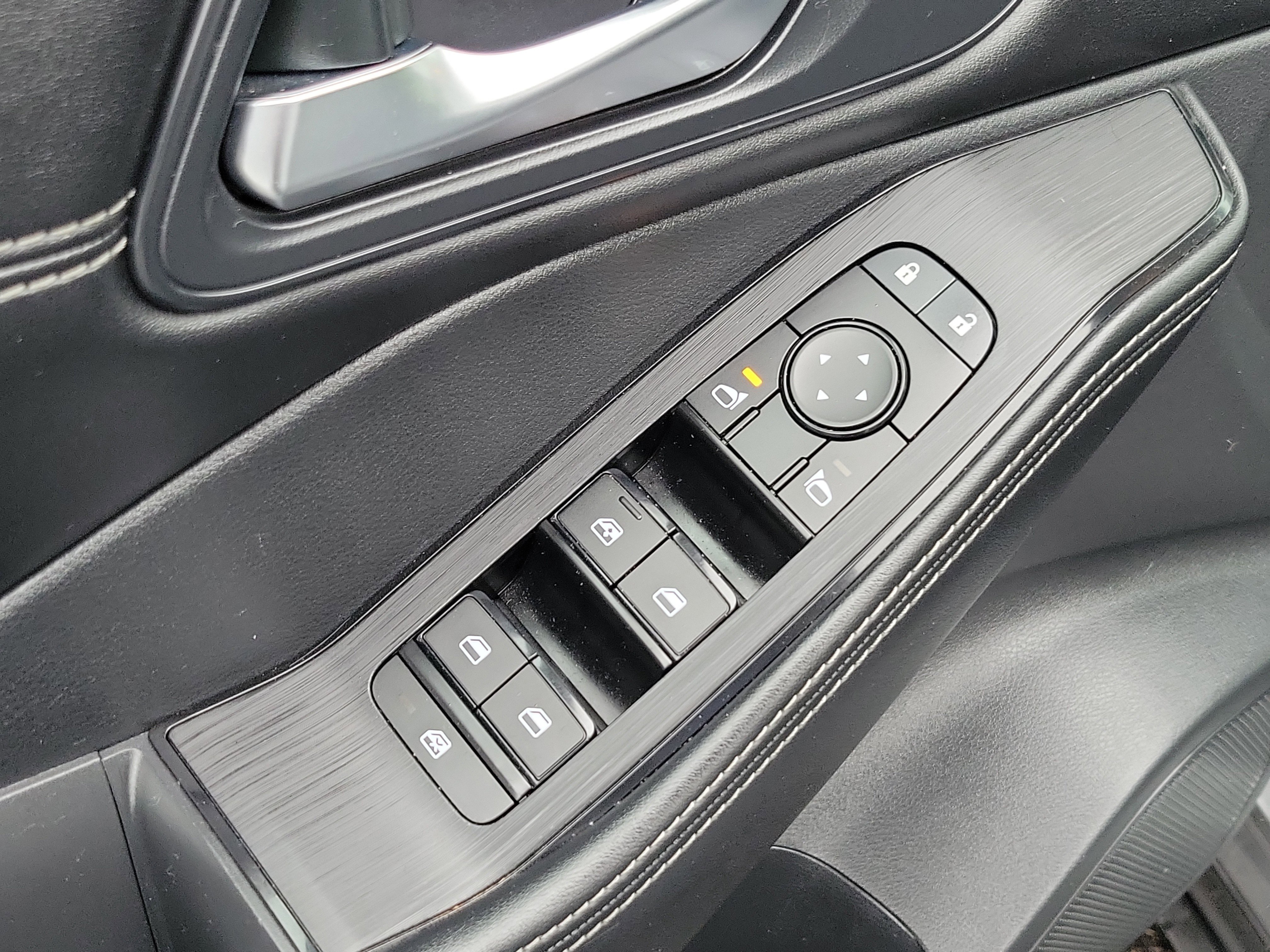 Used 2023 Nissan Rogue SV w/ SV Premium B Package image 15