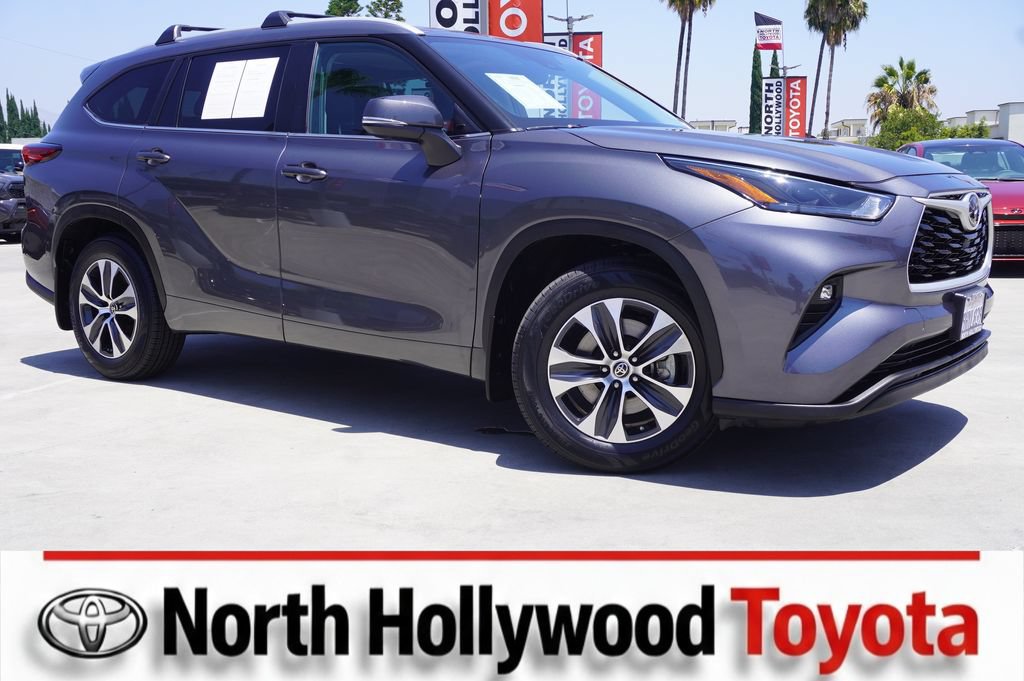 Used 2023 Toyota Highlander XLE FWD video 1