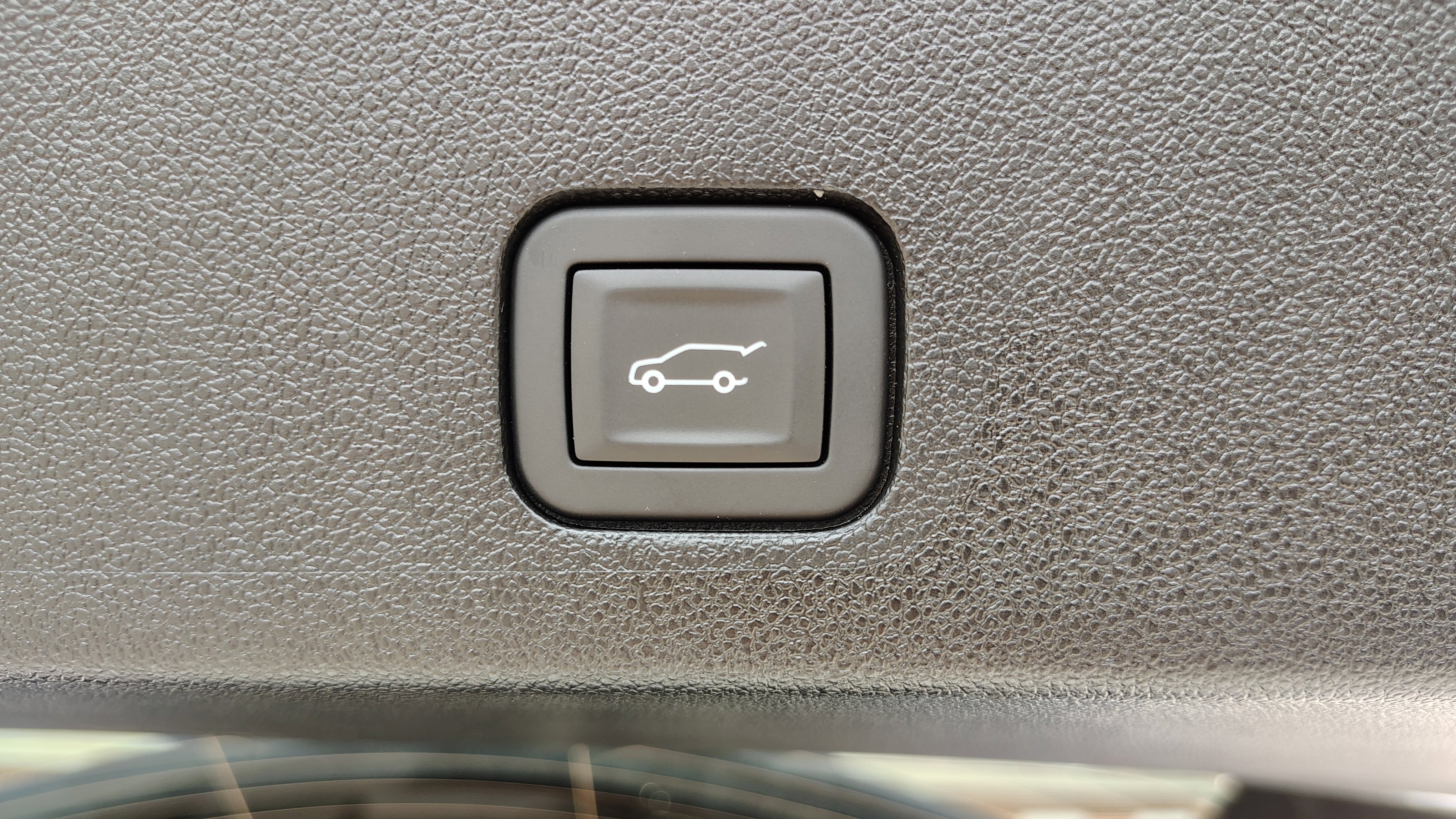 New 2025 Cadillac XT6 Luxury w/ LPO, Premium Carpet Package image 43