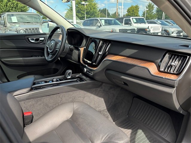Used 2022 Volvo XC60 B5 Momentum w/ Advanced Package image 38