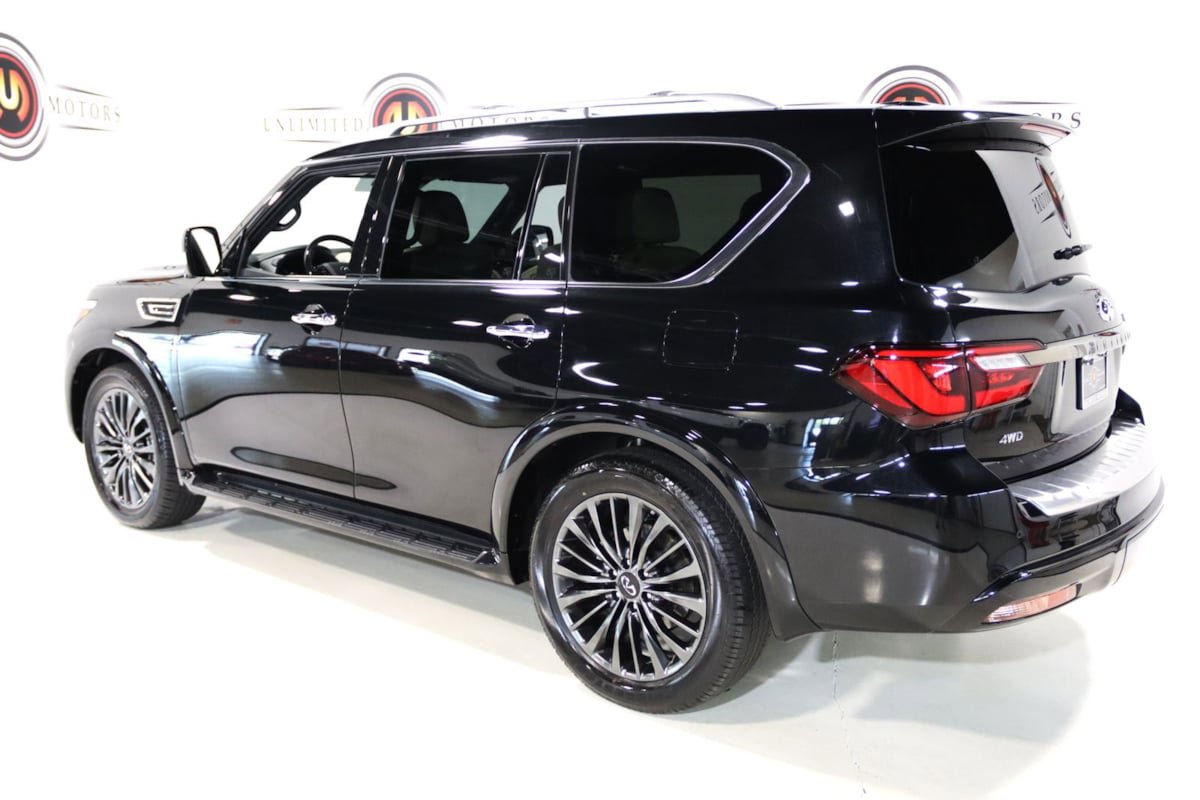 Used 2024 INFINITI QX80 Sensory AWD/4WD image 3