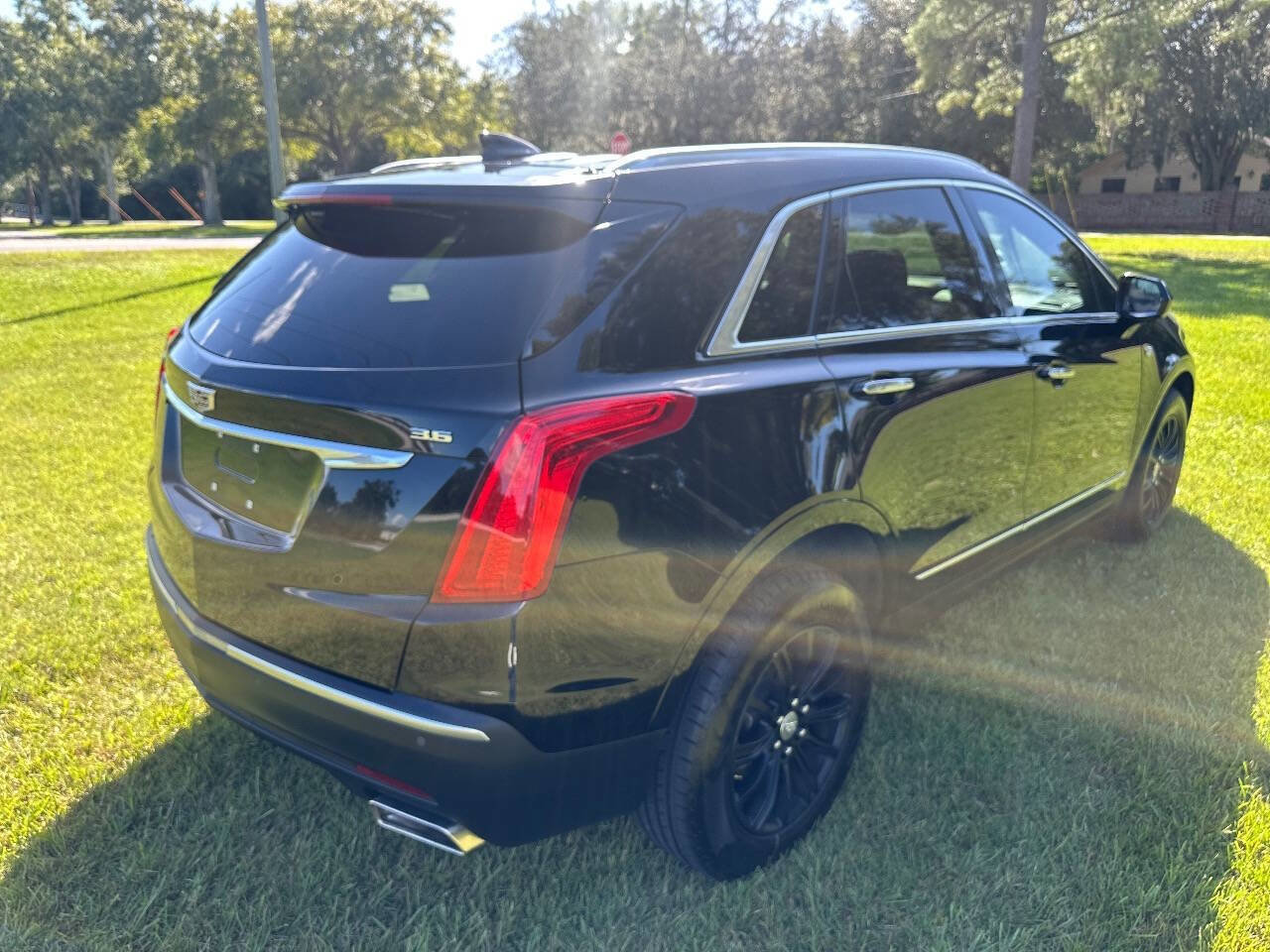 Used 2018 Cadillac XT5 Luxury w/ Driver Awareness Package image 5