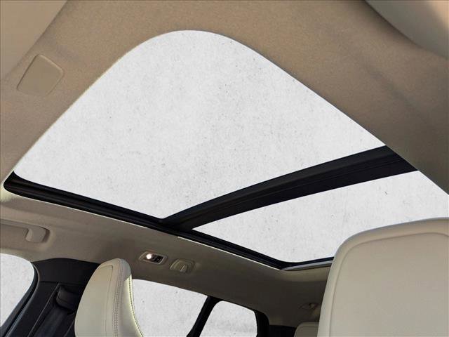 Used 2021 Volvo XC40 T5 Inscription w/ Advanced Package image 17