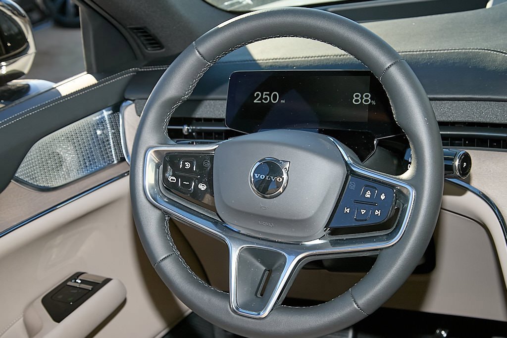 New 2025 Volvo EX90 Ultra image 25