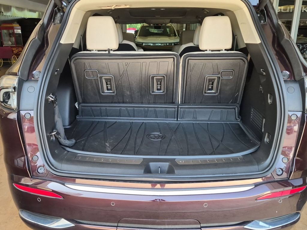 Used 2023 Buick Enclave Avenir w/ Avenir Technology Package AWD/4WD image 26
