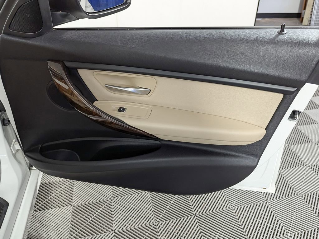 Used 2018 BMW 320i Sedan RWD image 26