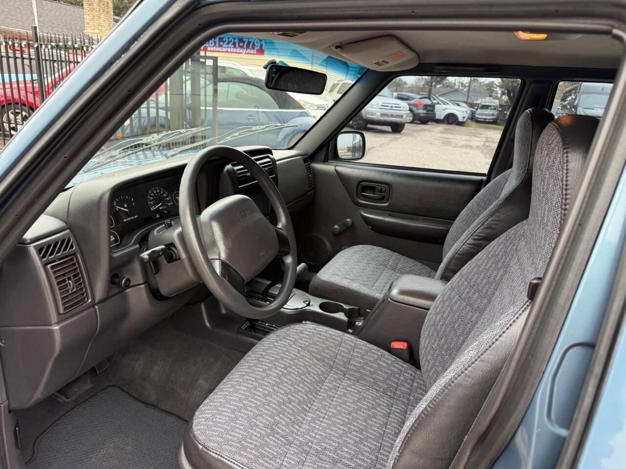 Used 1999 Jeep Cherokee SE image 19