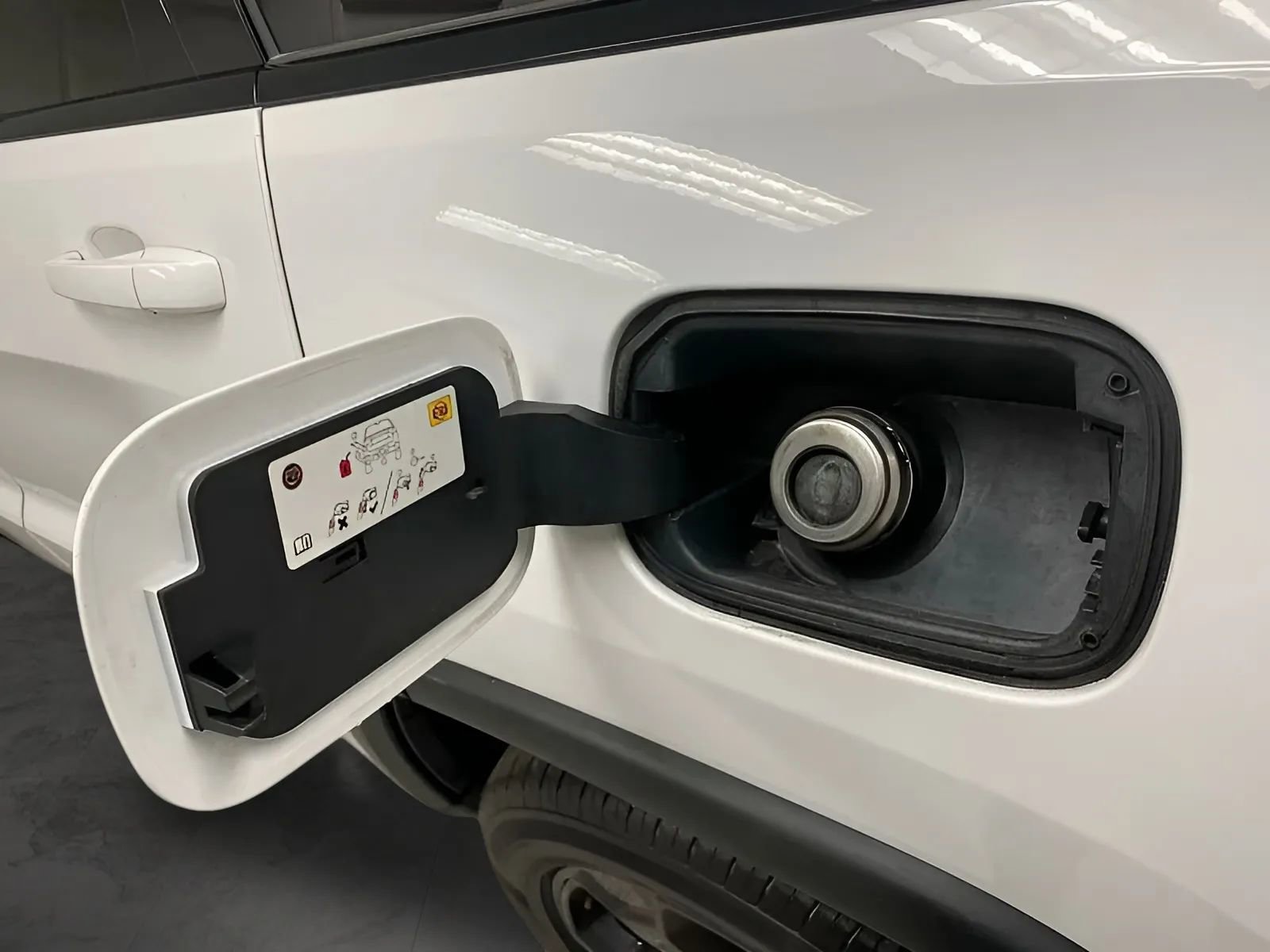 Used 2019 Jeep Grand Cherokee Laredo RWD image 25