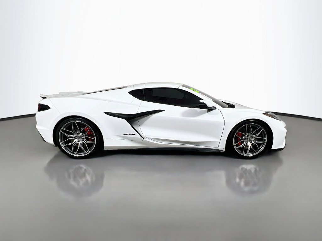 Used 2023 Chevrolet Corvette Z06 RWD image 2