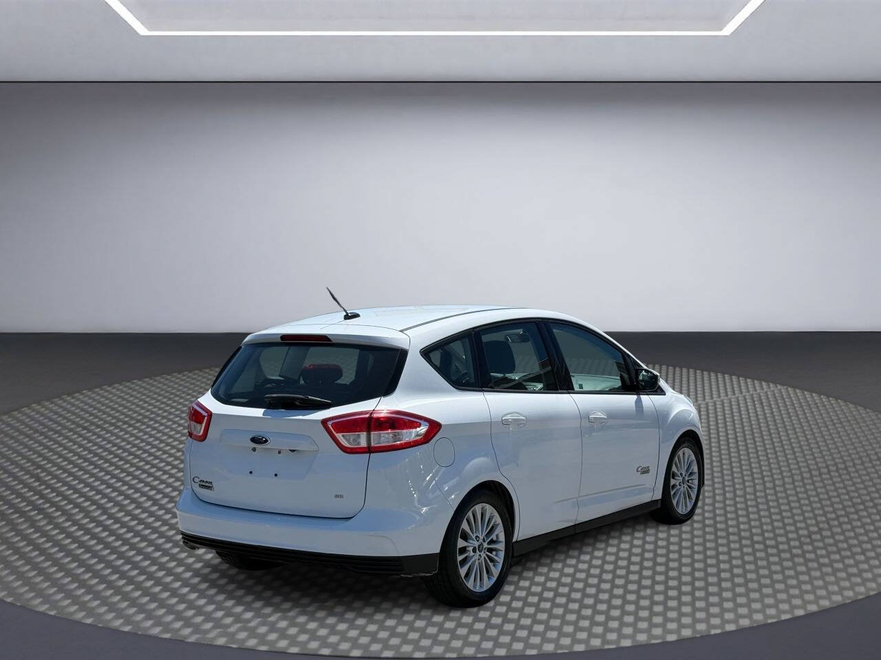 Used 2017 Ford C-MAX Energi SE w/ Interior Protection Package FWD image 7