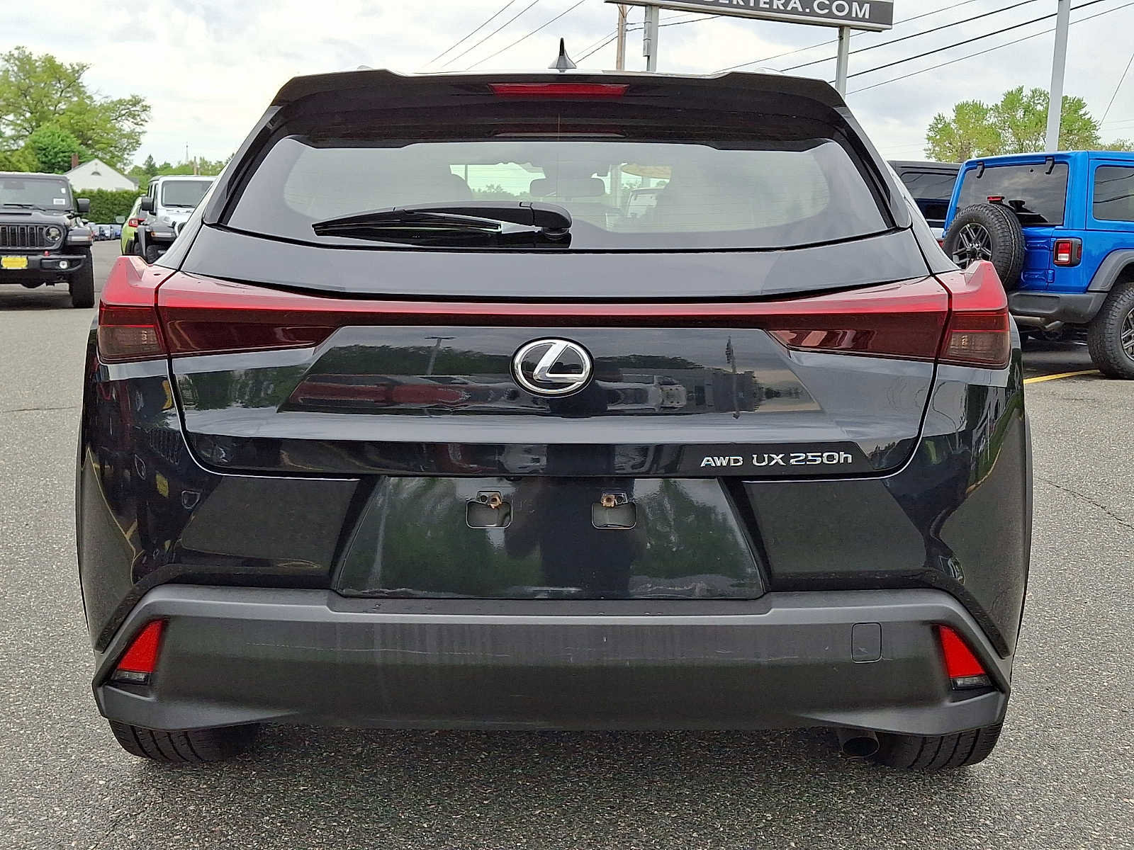 Used 2023 Lexus UX 250h AWD w/ Accessory Package (Z2) image 5