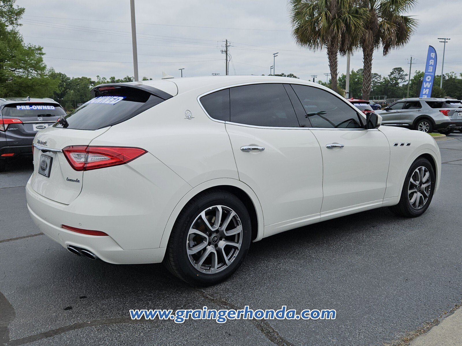 Used 2020 Maserati Levante AWD/4WD image 5
