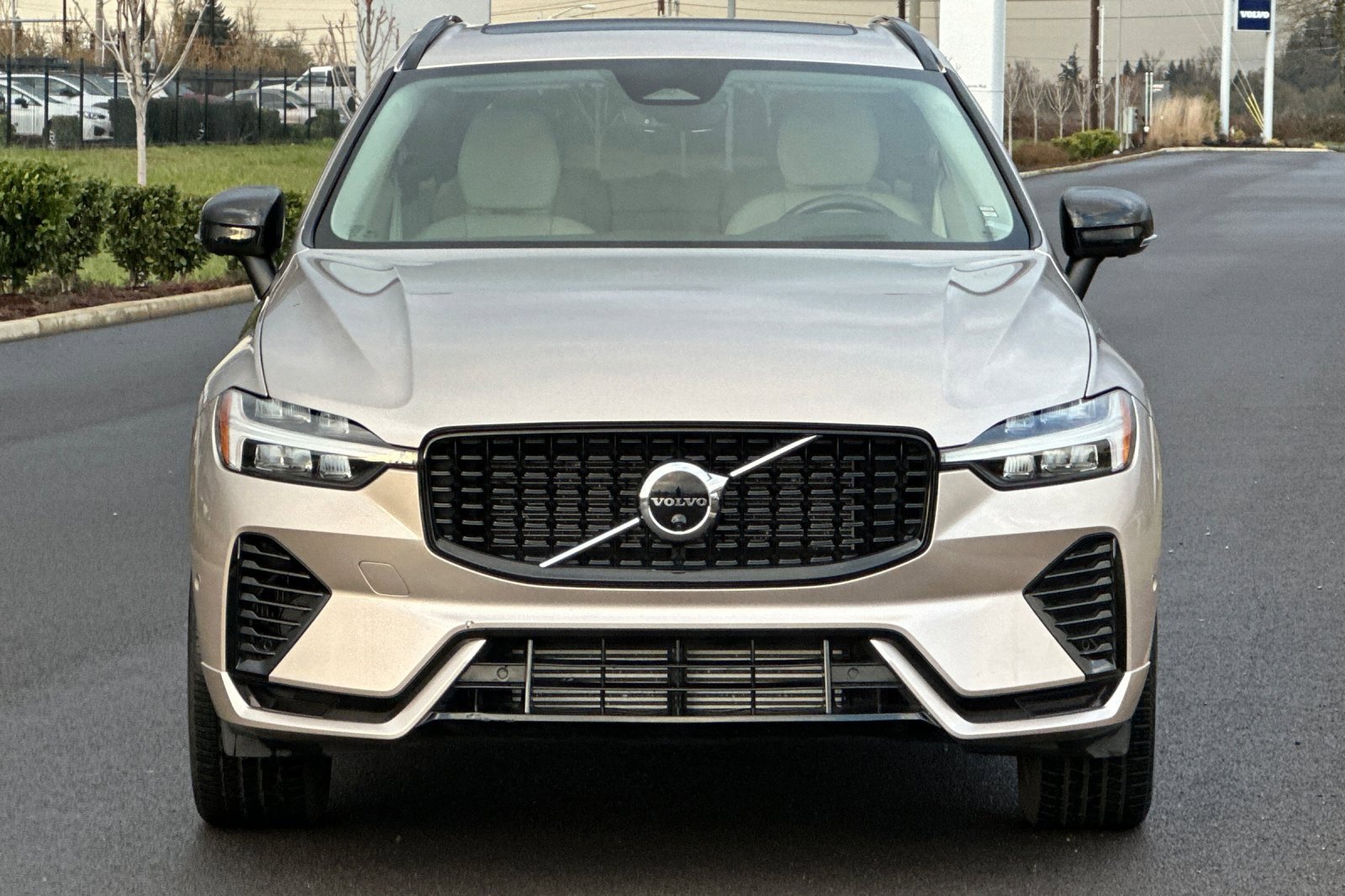 Used 2023 Volvo XC60 T8 Ultimate image 8