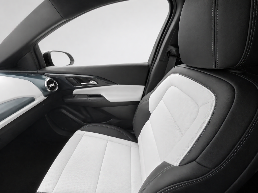 New 2026 Chevrolet Equinox EV LT AWD/4WD image 14