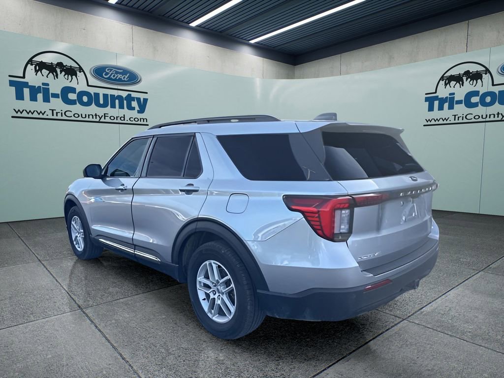 Used 2025 Ford Explorer Active AWD/4WD image 5