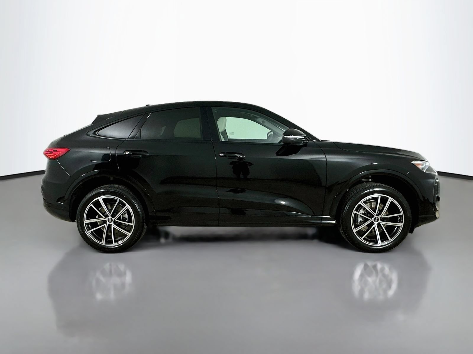 New 2026 Audi Q5 Premium Plus AWD/4WD image 4