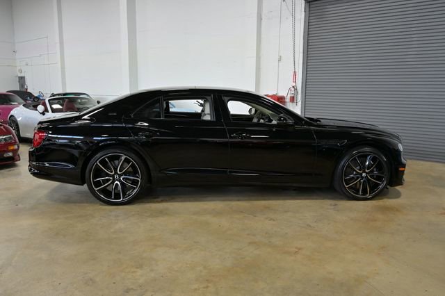 Used 2024 Bentley Flying Spur V8 image 13
