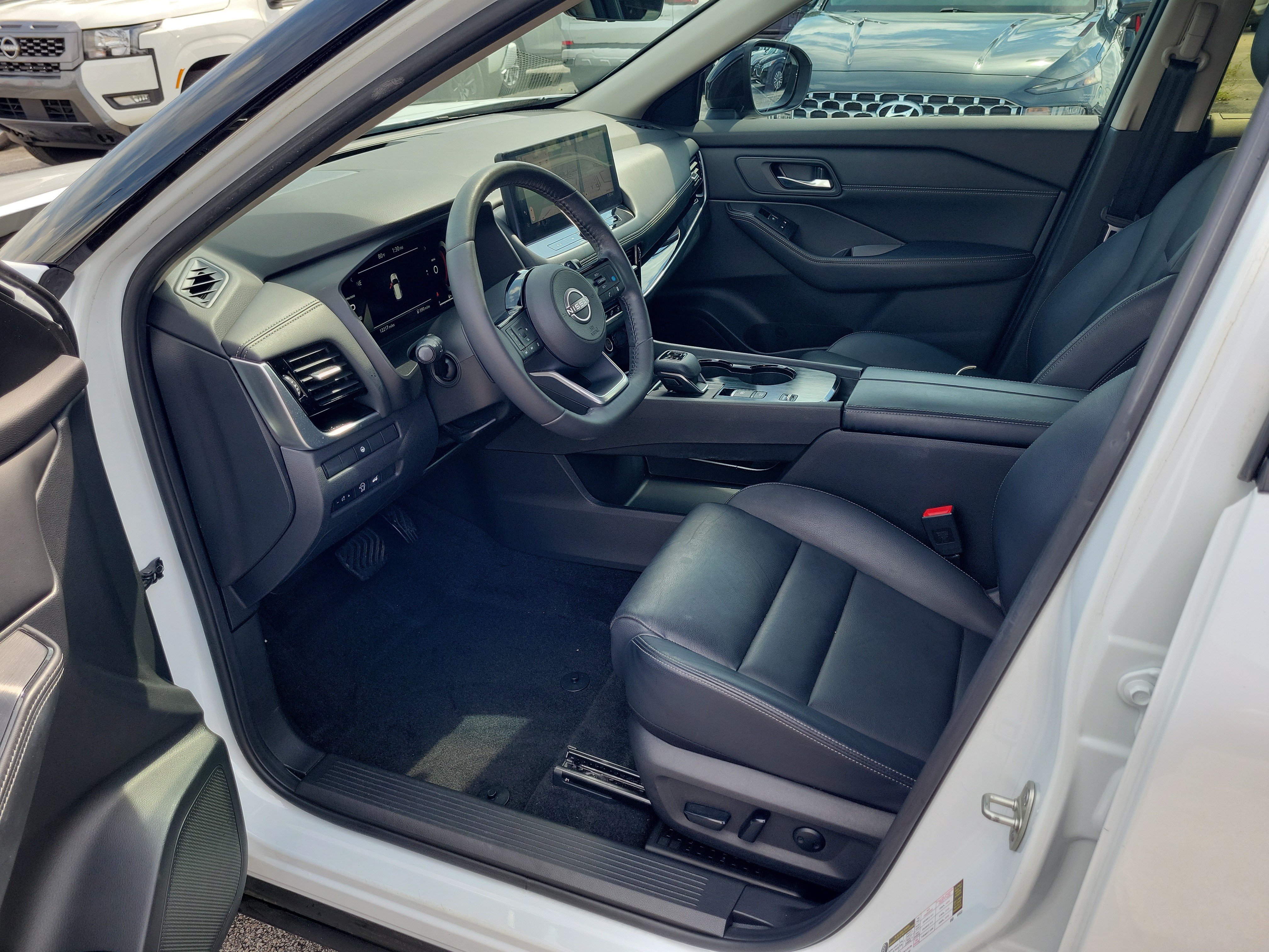 Certified 2024 Nissan Rogue SL w/ SL Premium Package FWD image 13