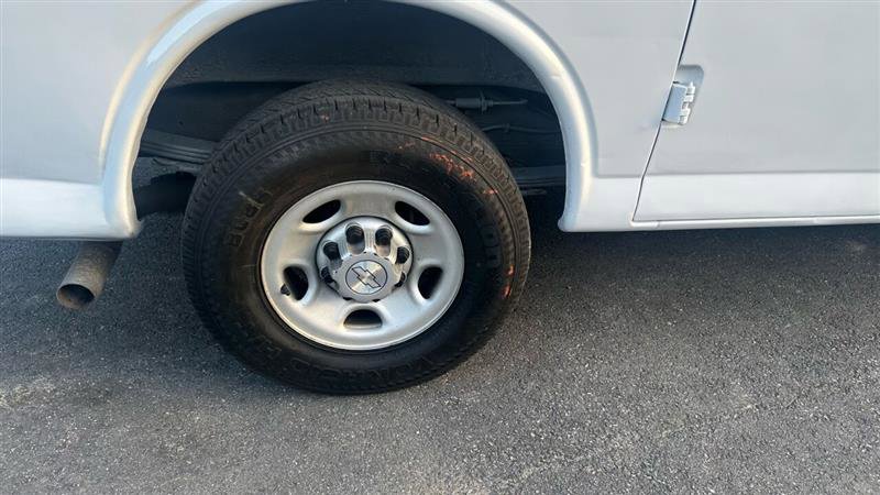 Used 2017 Chevrolet Express 2500 image 30