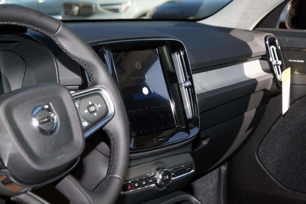 New 2026 Volvo XC40 B5 Ultra w/ Climate Package image 14