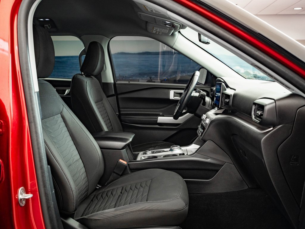 Used 2021 Ford Explorer XLT image 26