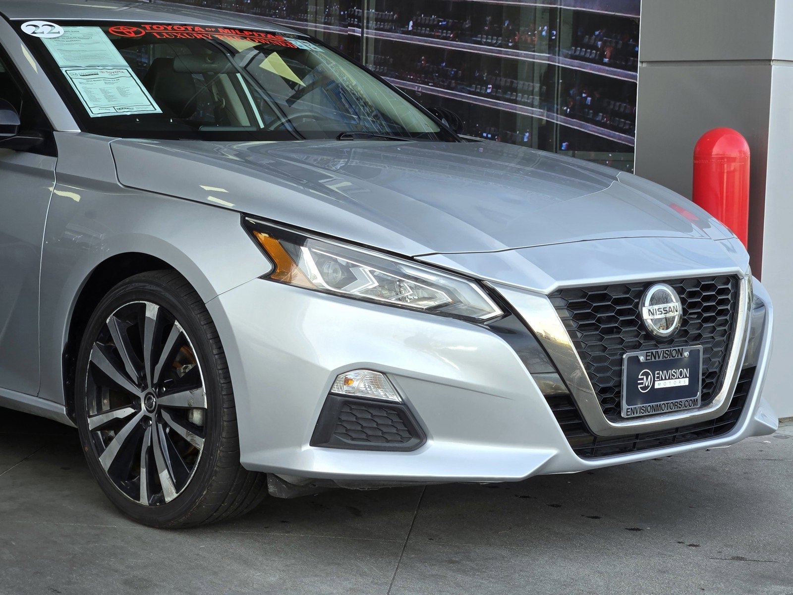 Used 2022 Nissan Altima 2.5 SR image 2