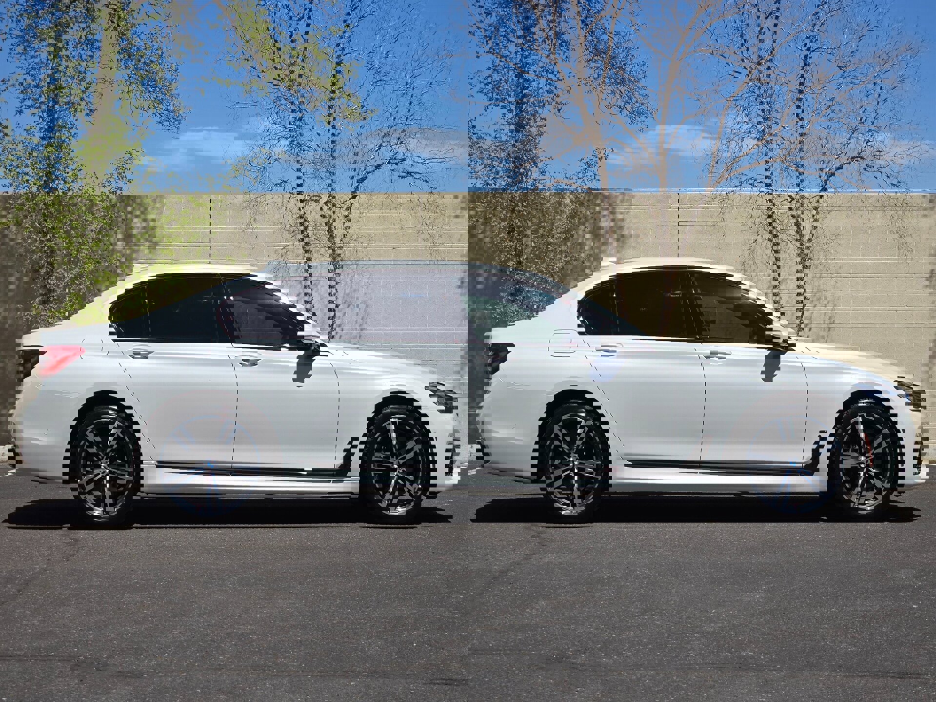 Used 2016 BMW 740i image 11