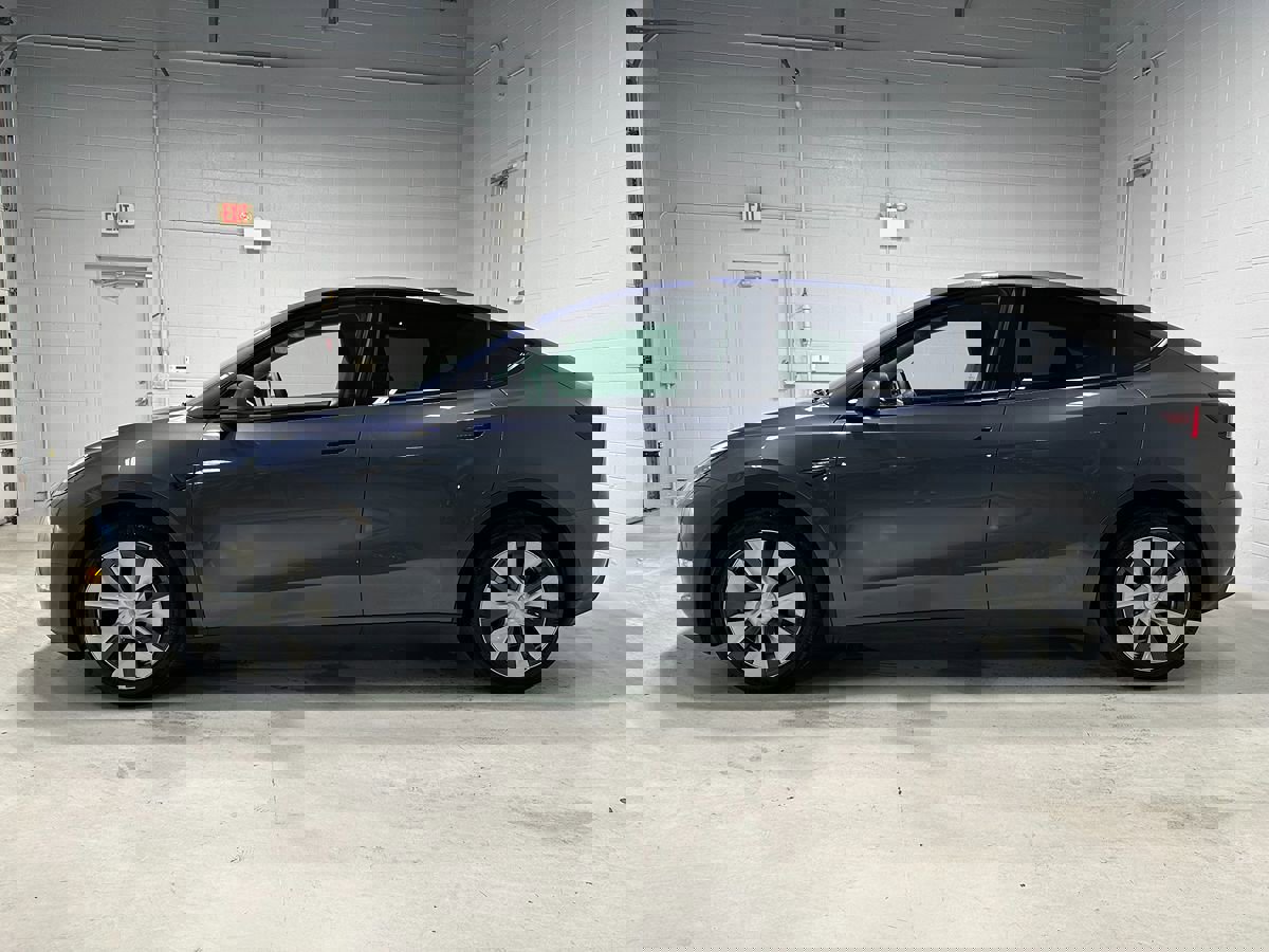 Used 2023 Tesla Model Y Long Range image 17