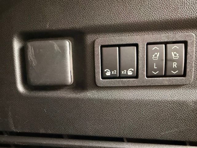 Used 2024 GMC Yukon SLT w/ SLT Luxury Package AWD/4WD image 11