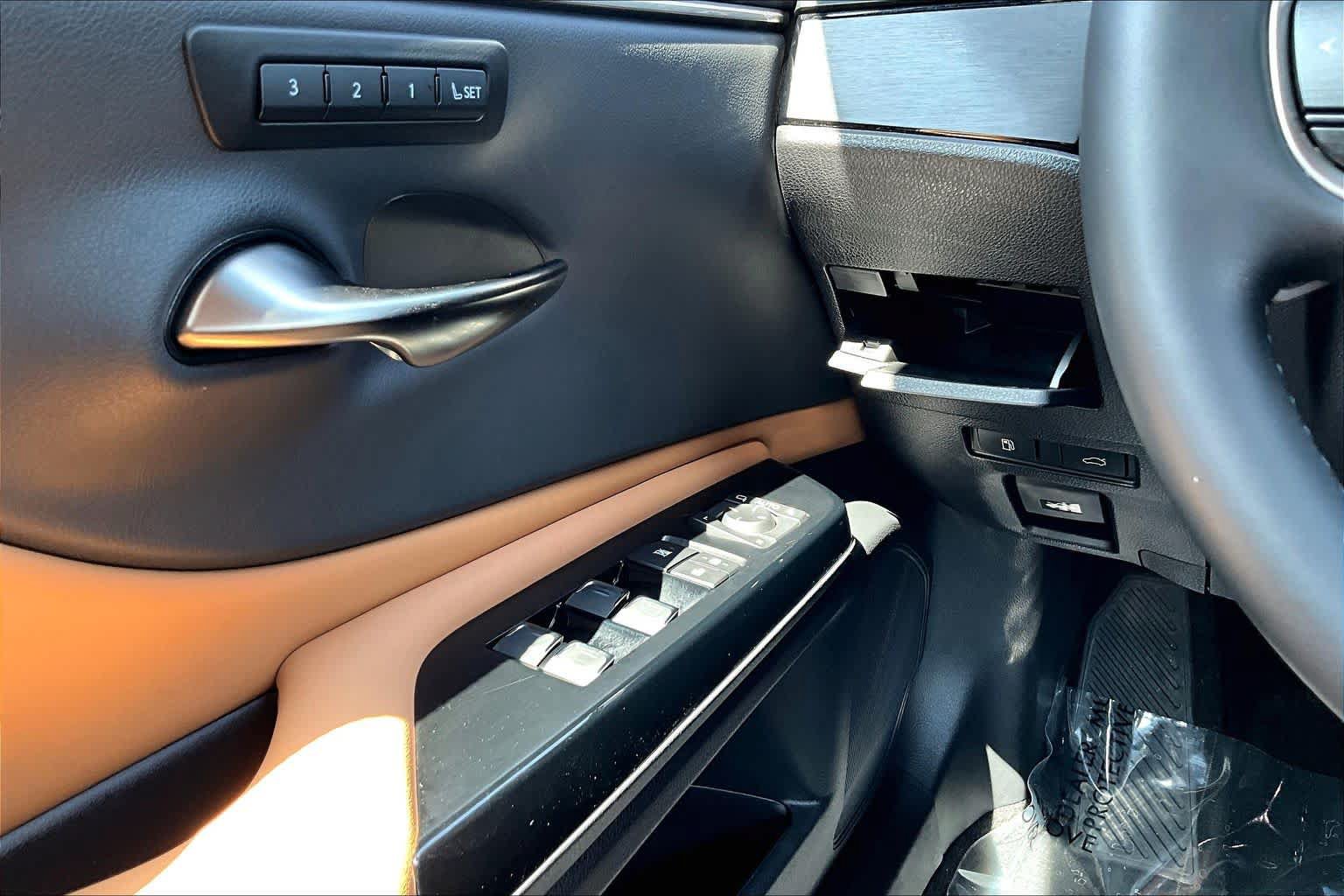 Used 2025 Lexus ES 350 w/ Premium Package FWD image 34