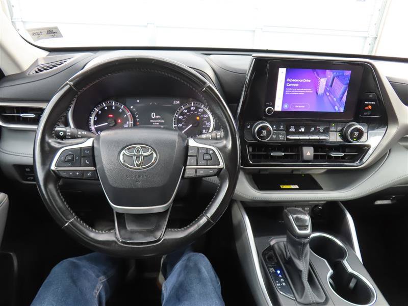 Used 2023 Toyota Highlander XLE FWD image 18