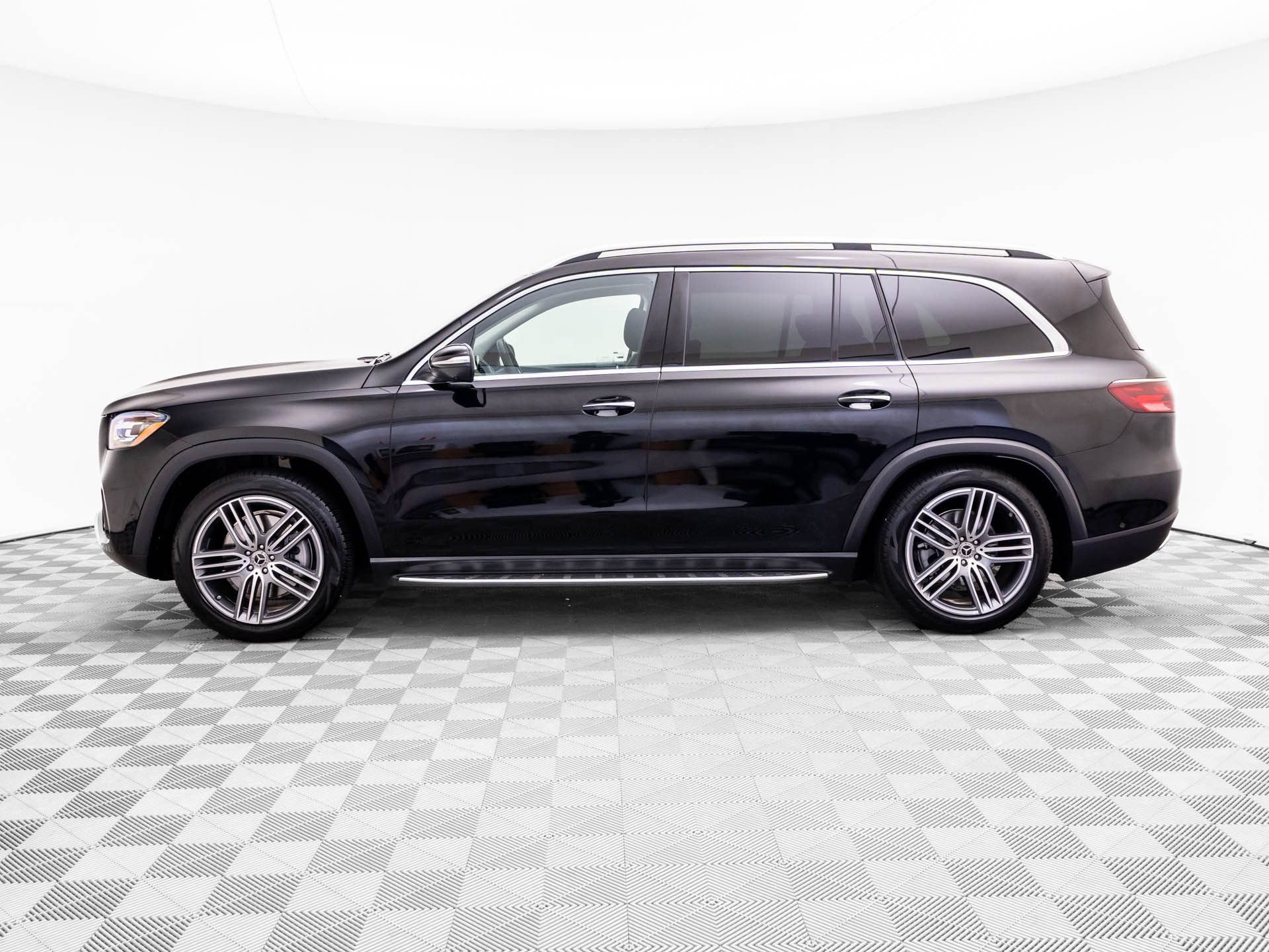 New 2026 Mercedes-Benz GLS 450 4MATIC image 2