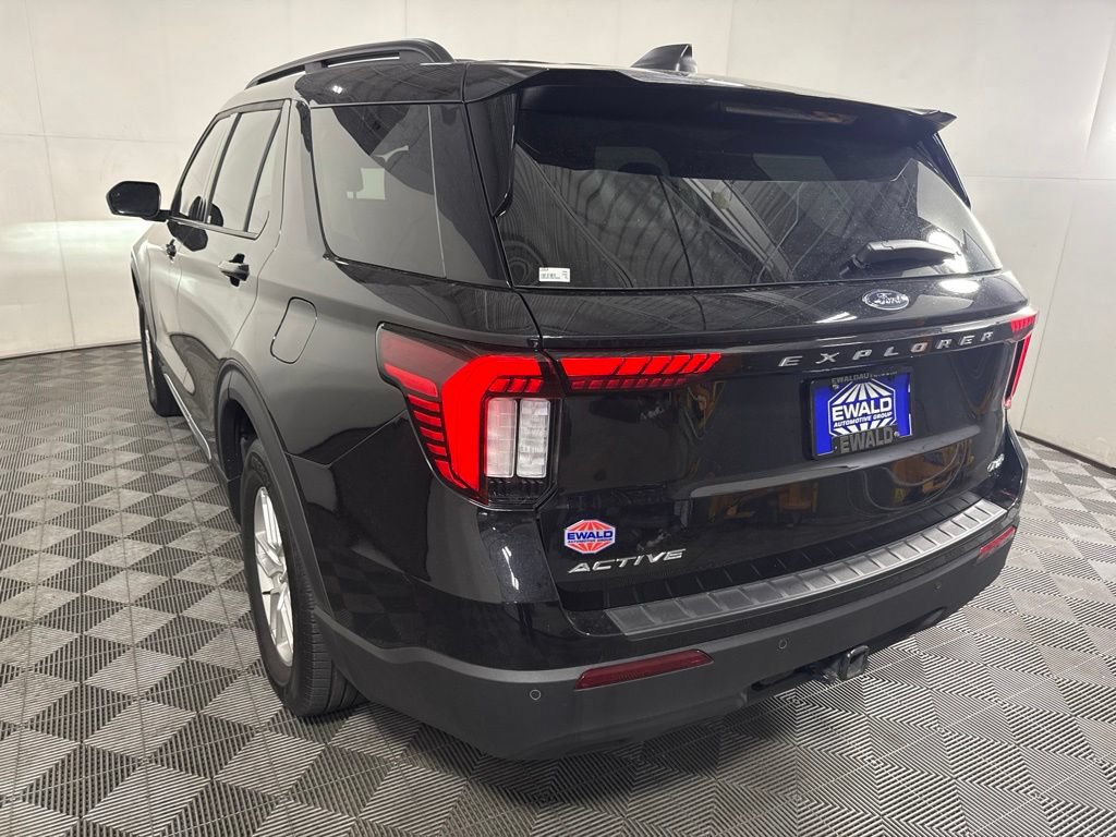 Used 2025 Ford Explorer Active AWD/4WD image 7