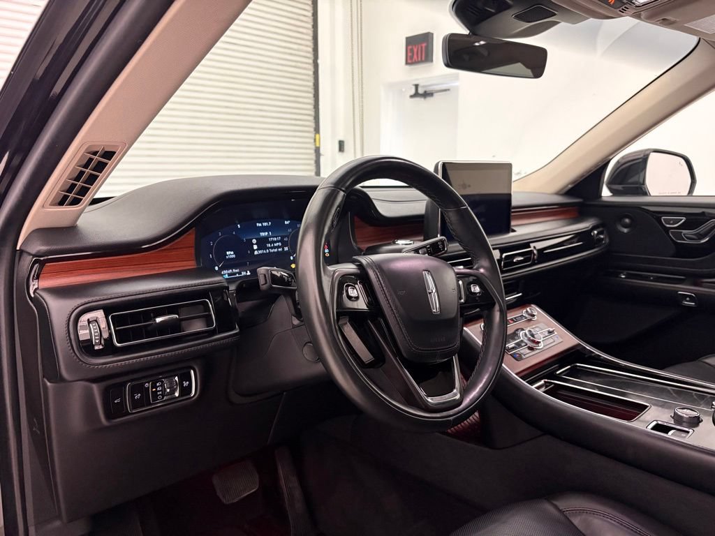 Used 2023 Lincoln Aviator Reserve RWD image 2