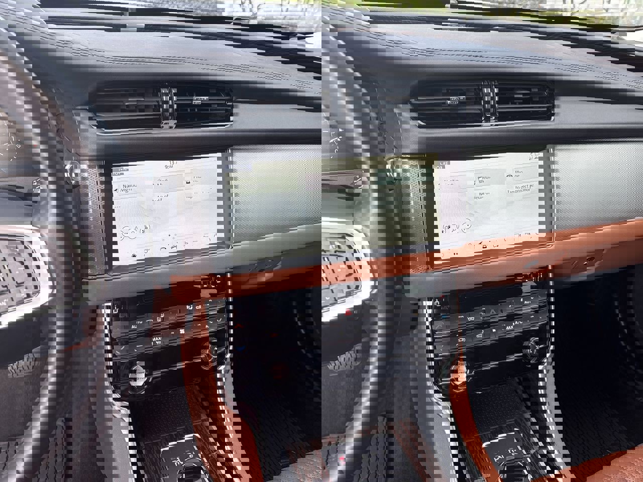 Used 2018 Jaguar XF Portfolio image 14