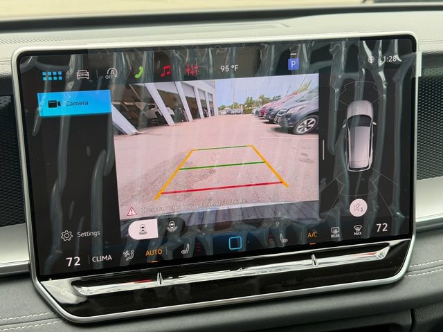 New 2026 Volkswagen Tiguan SE FWD image 17