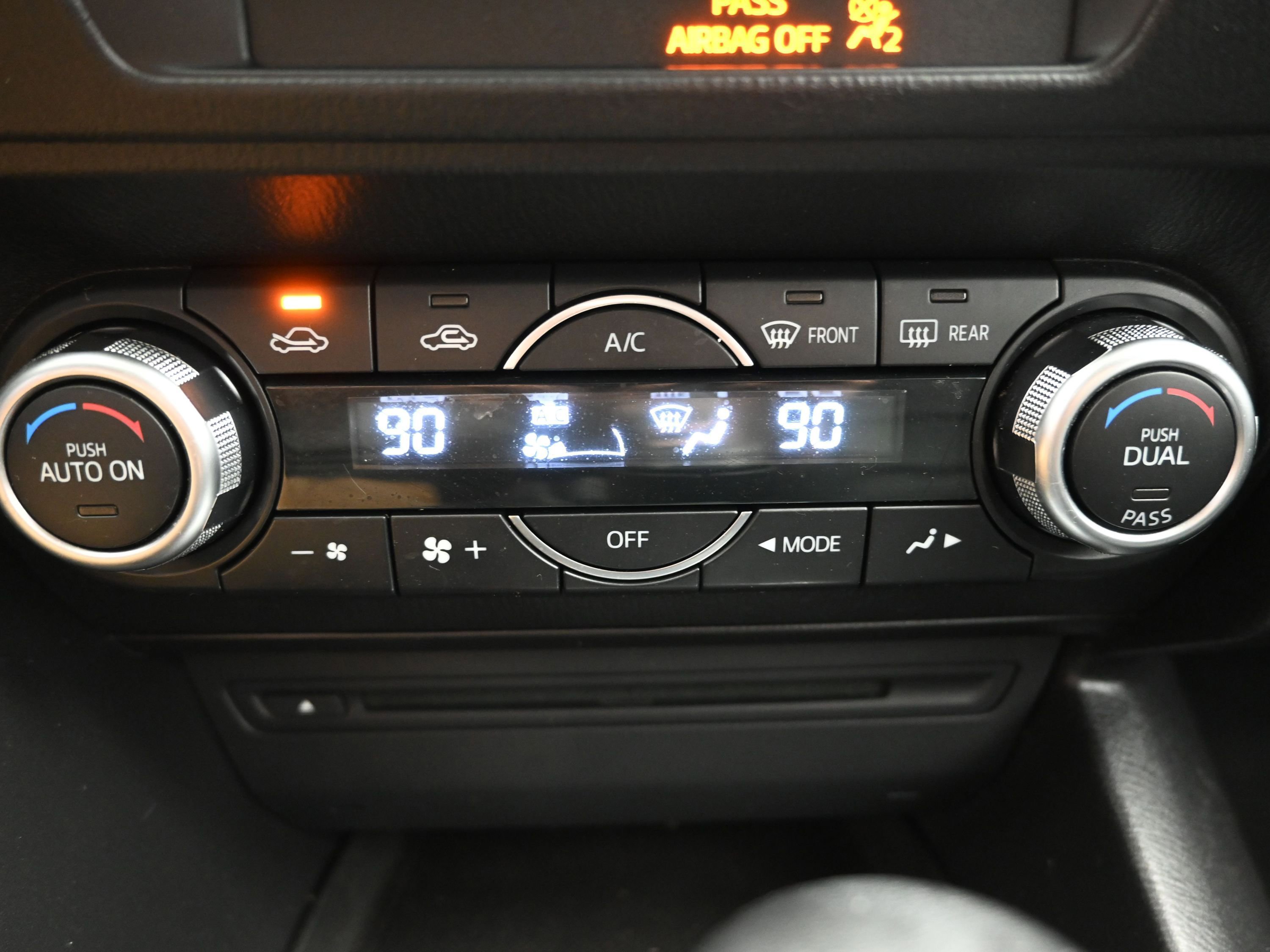 Used 2015 MAZDA MAZDA3 i Touring w/ Technology Package FWD image 17