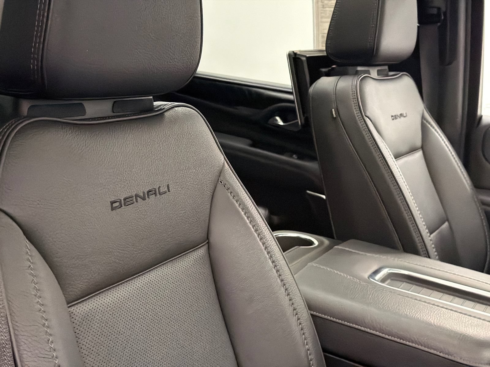 Used 2021 GMC Yukon XL Denali AWD/4WD image 14