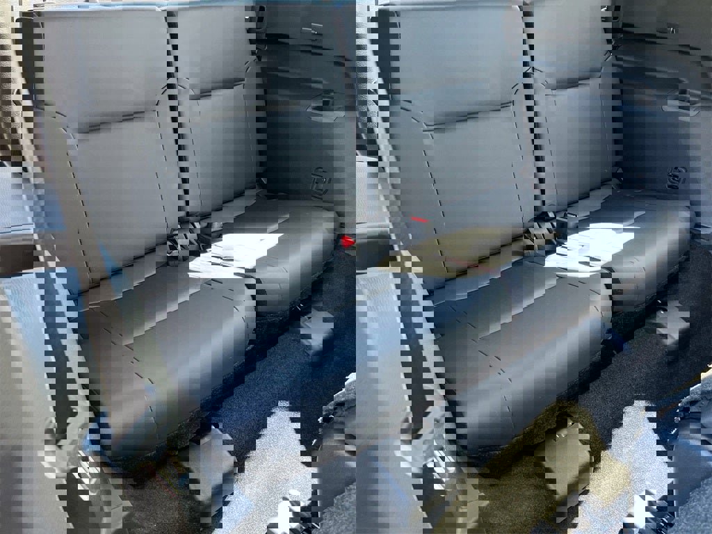 New 2025 Mitsubishi Outlander SE image 28