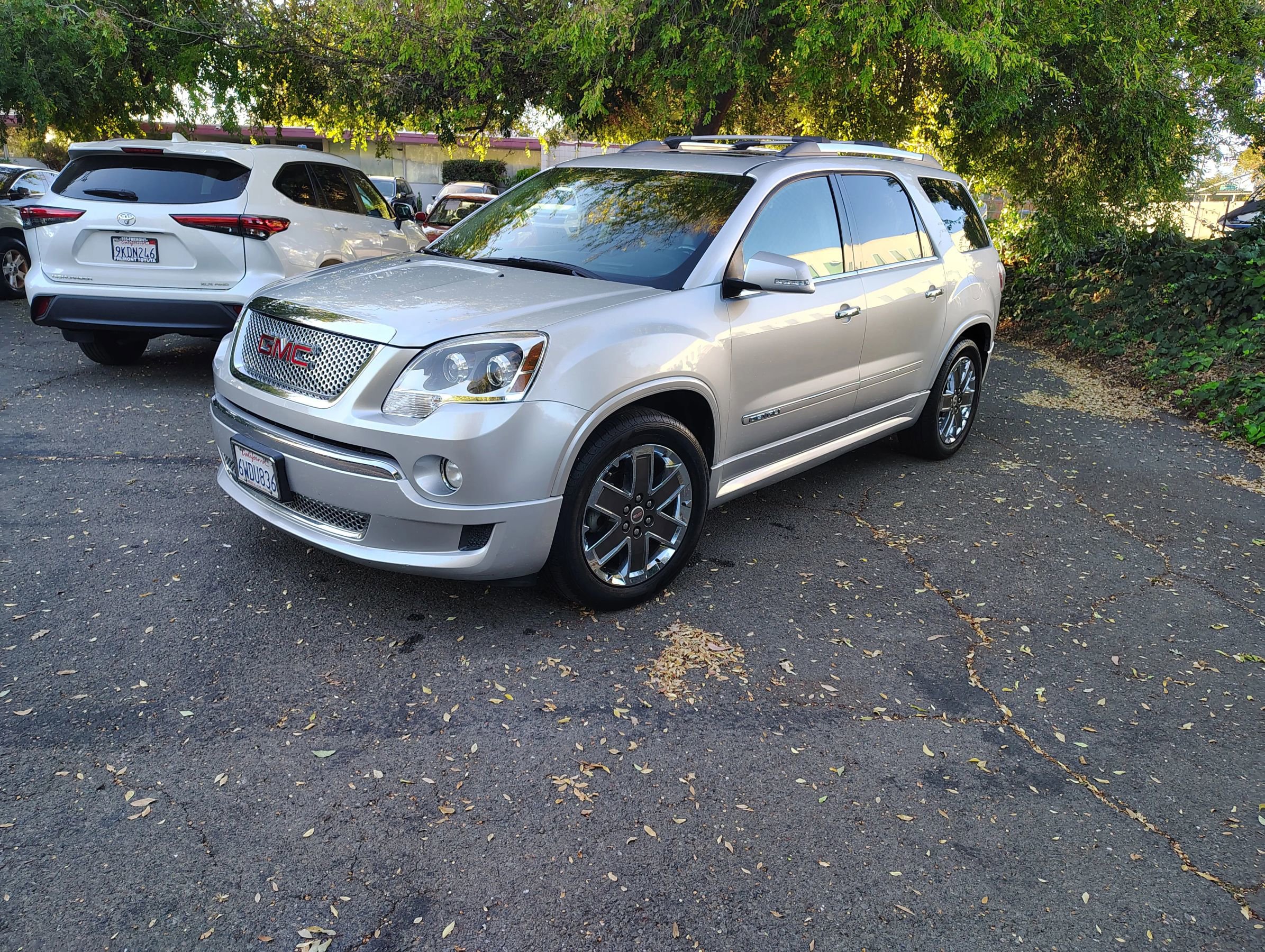 Used 2012 GMC Acadia Denali image 1